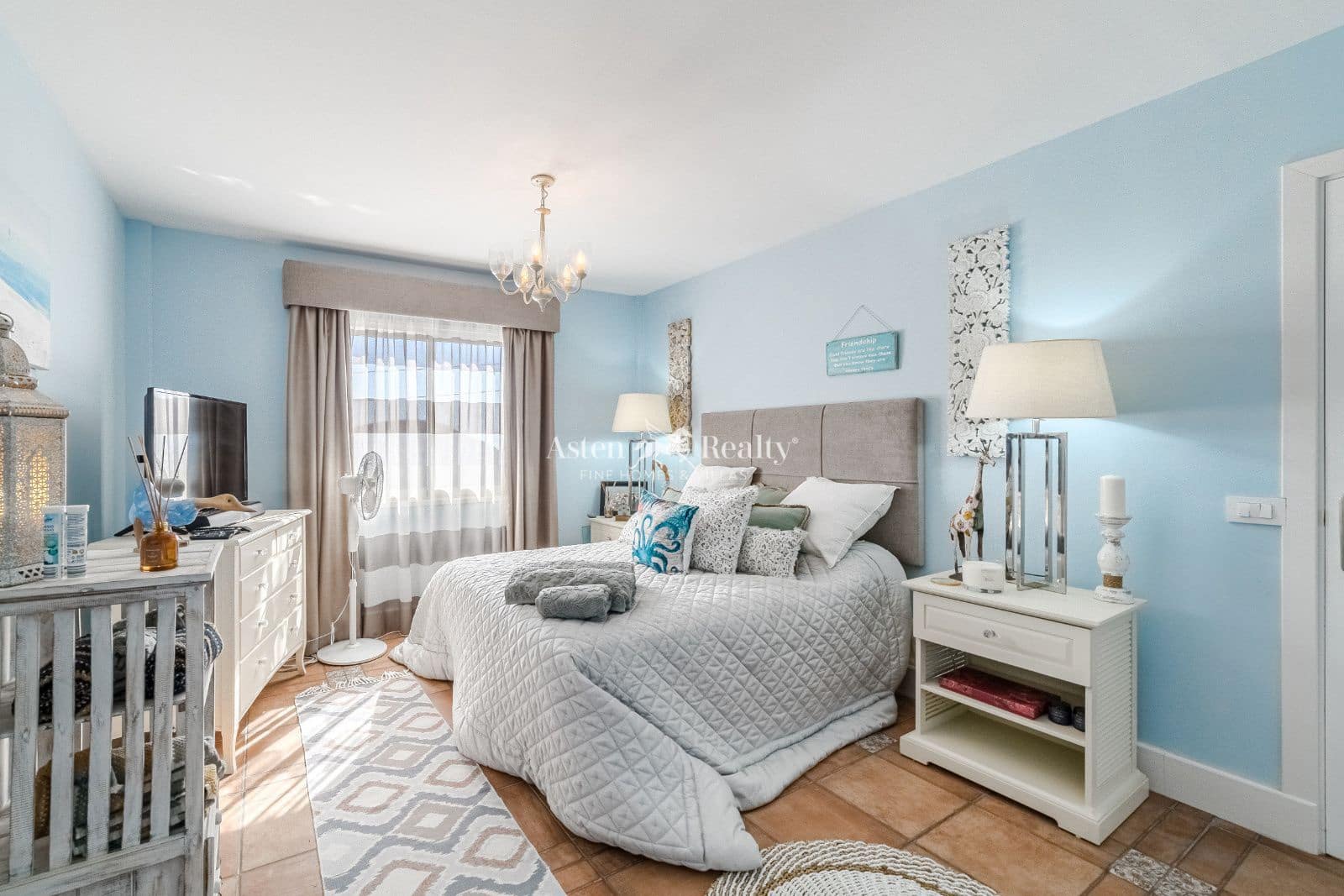 3 bedroom Villa for sale in San Miguel de Abona with garage - € 420,000 (Ref: 9296069)