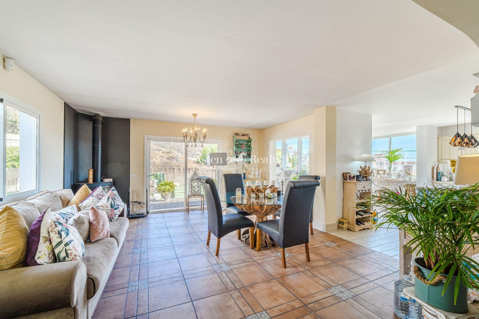 3 bedroom Villa for sale in San Miguel de Abona with garage - € 420,000 (Ref: 9296069)