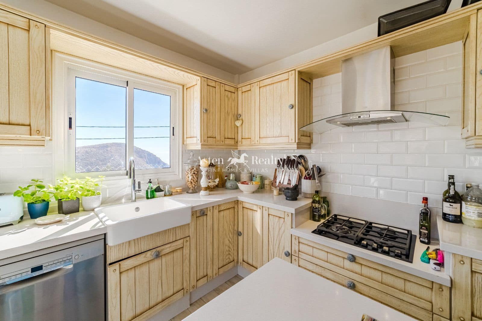 3 bedroom Villa for sale in San Miguel de Abona with garage - € 420,000 (Ref: 9296069)