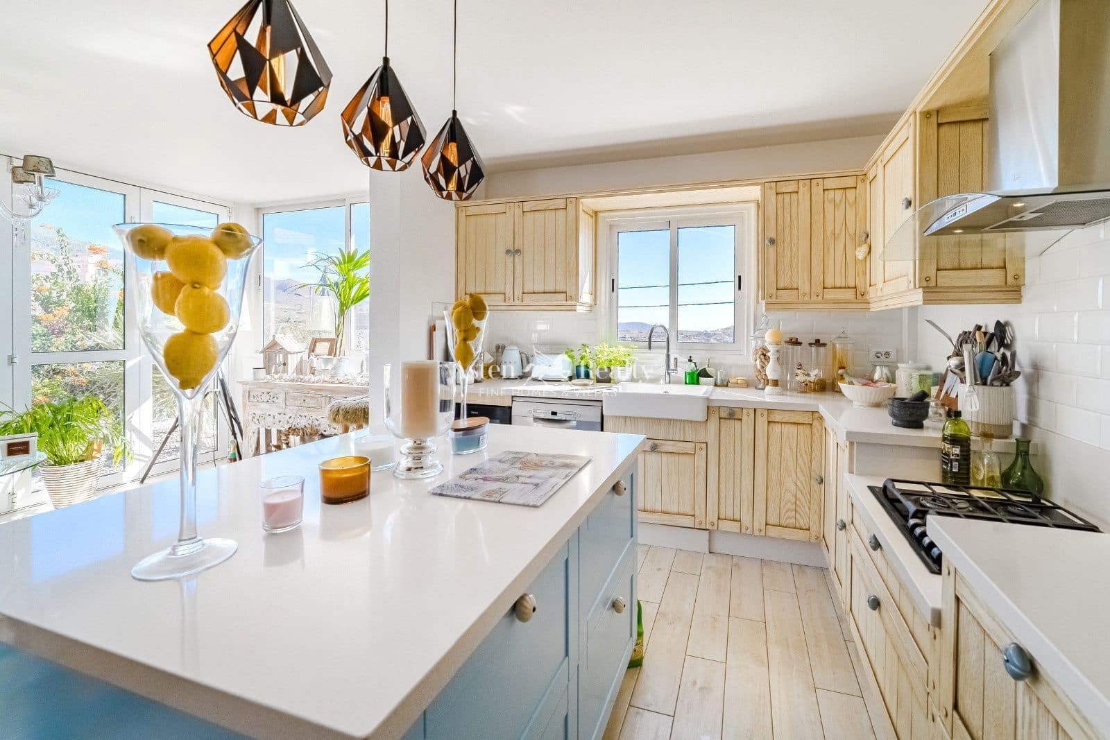 3 bedroom Villa for sale in San Miguel de Abona with garage - € 420,000 (Ref: 9296069)