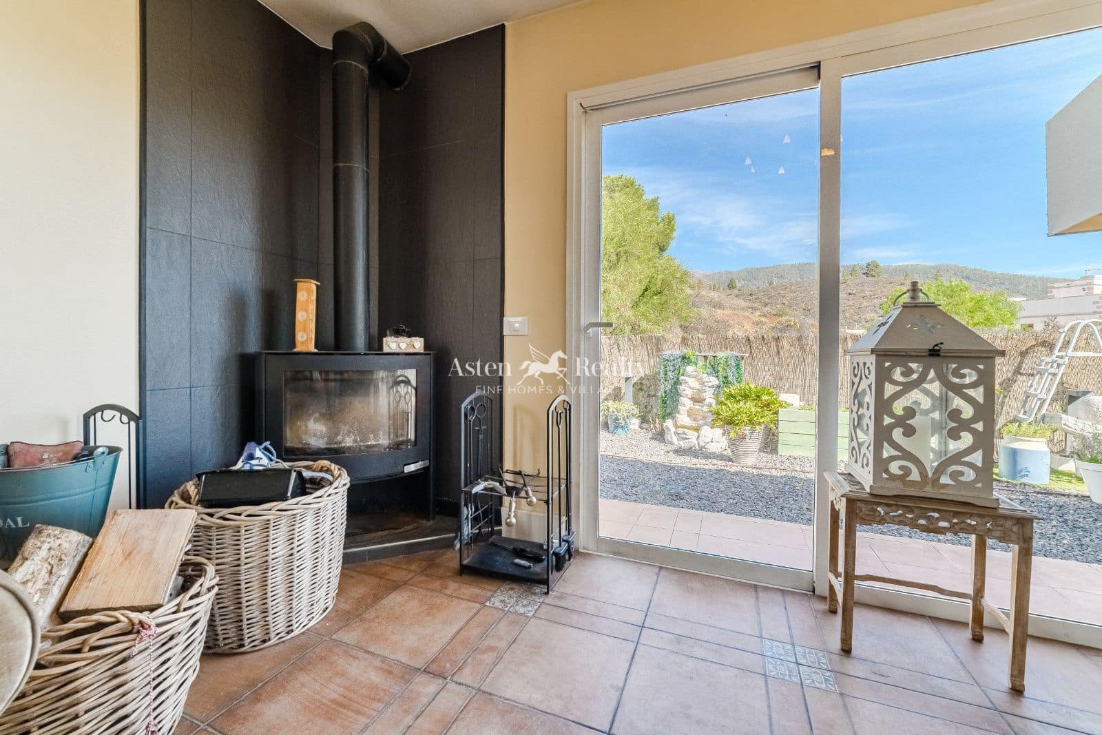 3 bedroom Villa for sale in San Miguel de Abona with garage - € 420,000 (Ref: 9296069)