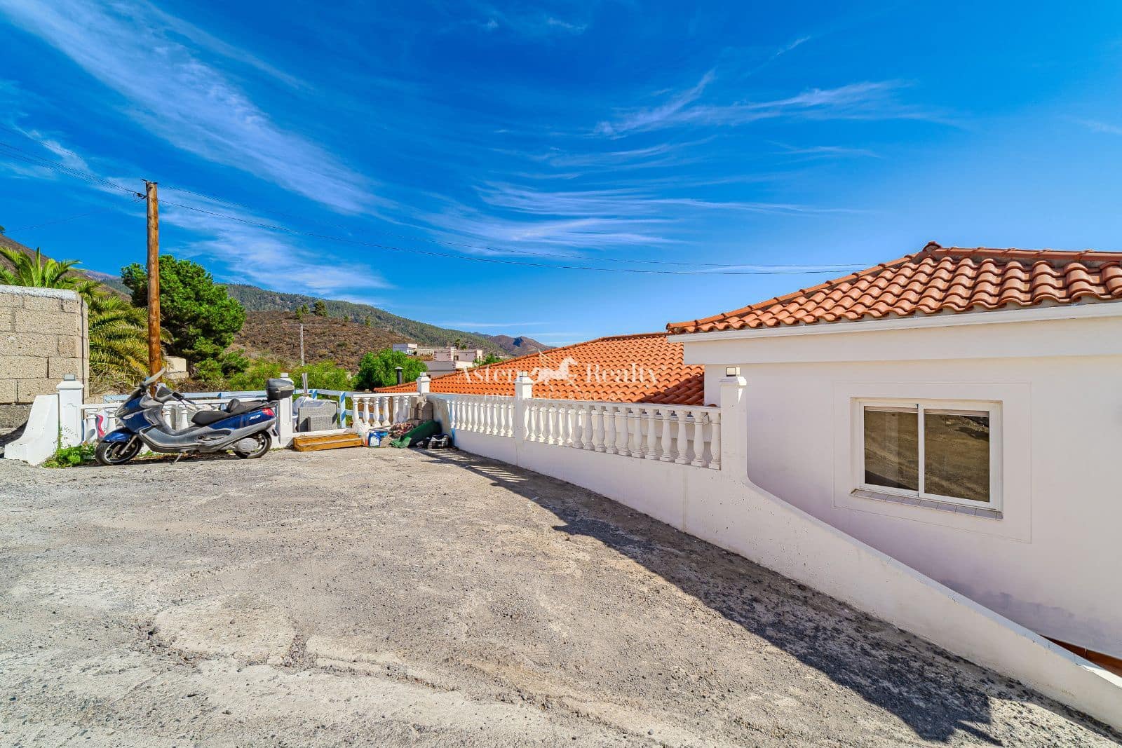 3 bedroom Villa for sale in San Miguel de Abona with garage - € 420,000 (Ref: 9296069)