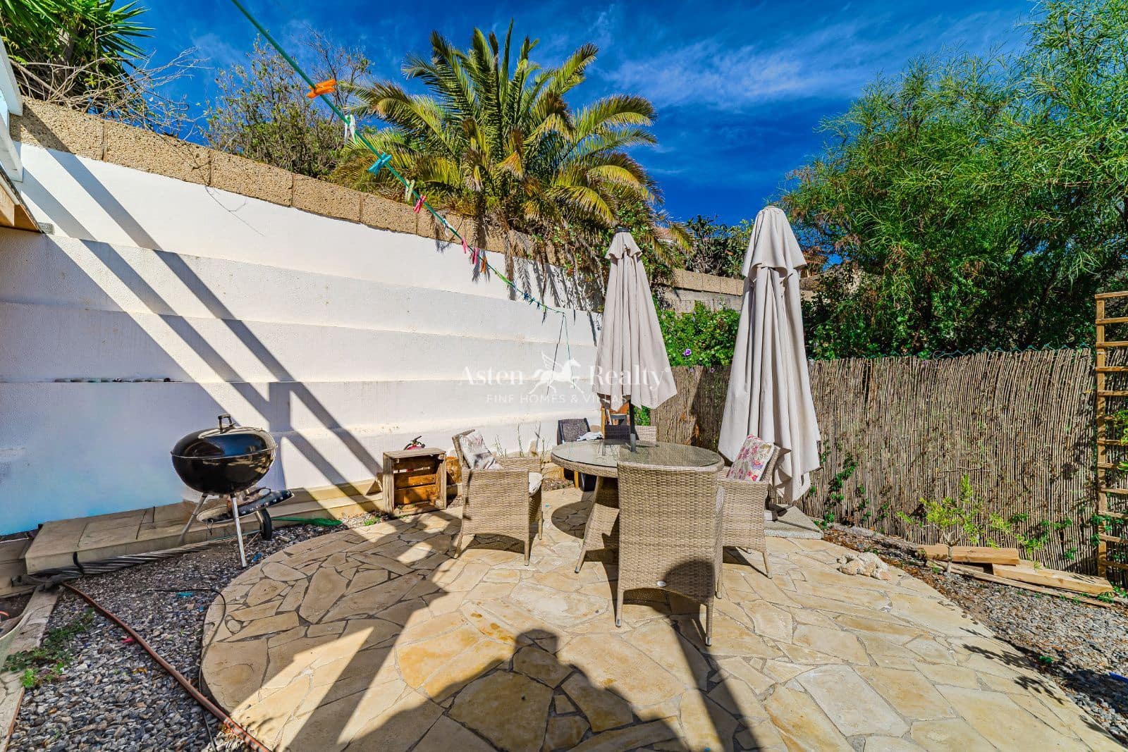 3 bedroom Villa for sale in San Miguel de Abona with garage - € 420,000 (Ref: 9296069)