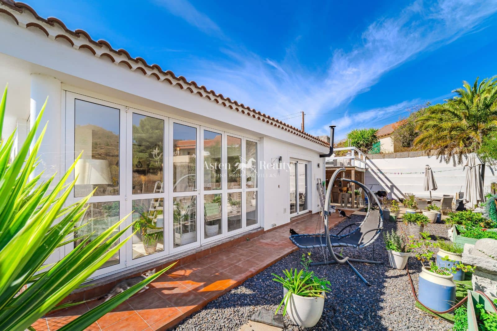 3 bedroom Villa for sale in San Miguel de Abona with garage - € 420,000 (Ref: 9296069)