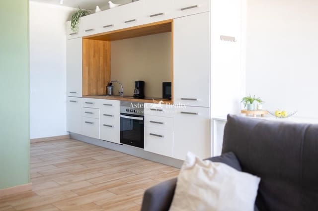 Flat te koop in Playa Paraiso, Adeje met zwembad - € 210.000 (Ref: 9301589)