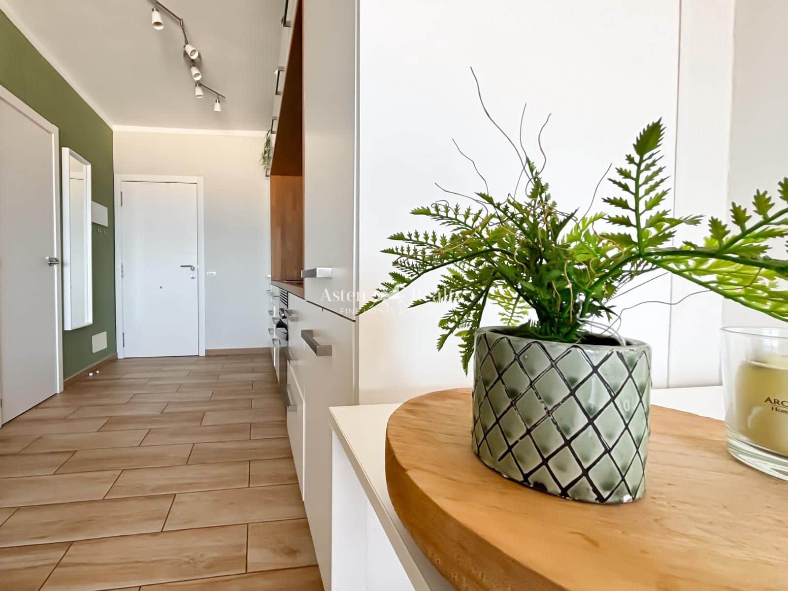 Flat te koop in Playa Paraiso met zwembad - € 210.000 (Ref: 9301589)