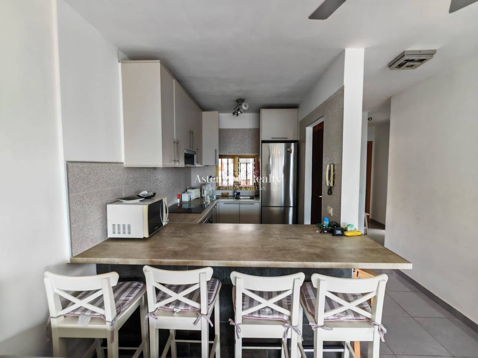 2 slaapkamer Flat te koop in Los Cristianos met garage - € 375.000 (Ref: 9301997)