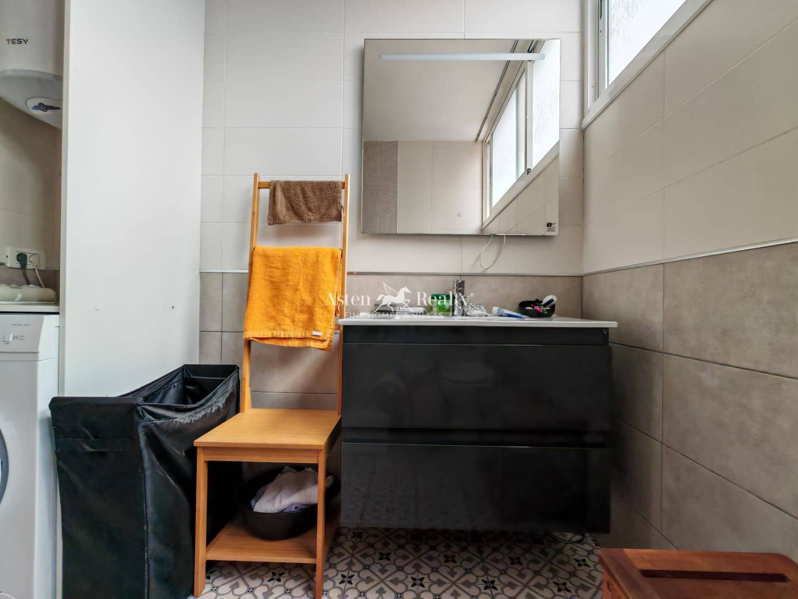 2 slaapkamer Flat te koop in Los Cristianos met garage - € 375.000 (Ref: 9301997)