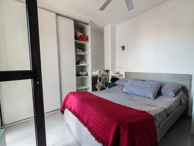 2 slaapkamer Flat te koop in Los Cristianos, Arona met garage - € 375.000 (Ref: 9301997)