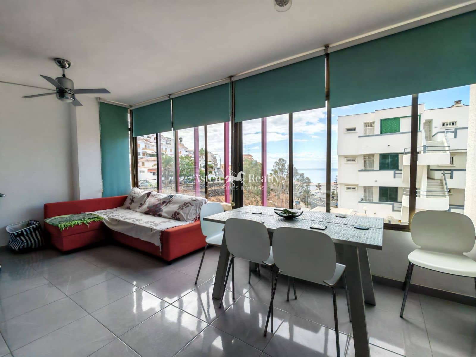 2 slaapkamer Flat te koop in Los Cristianos met garage - € 375.000 (Ref: 9301997)