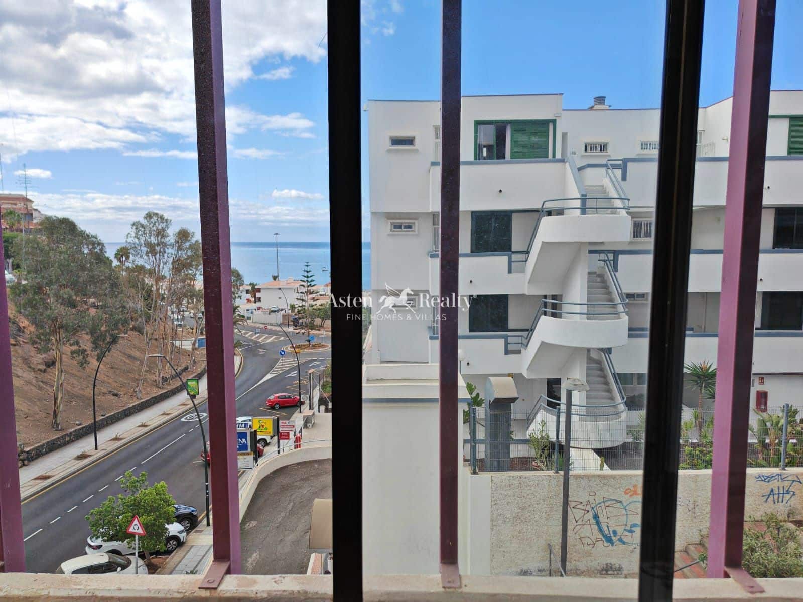 2 slaapkamer Flat te koop in Los Cristianos met garage - € 375.000 (Ref: 9301997)