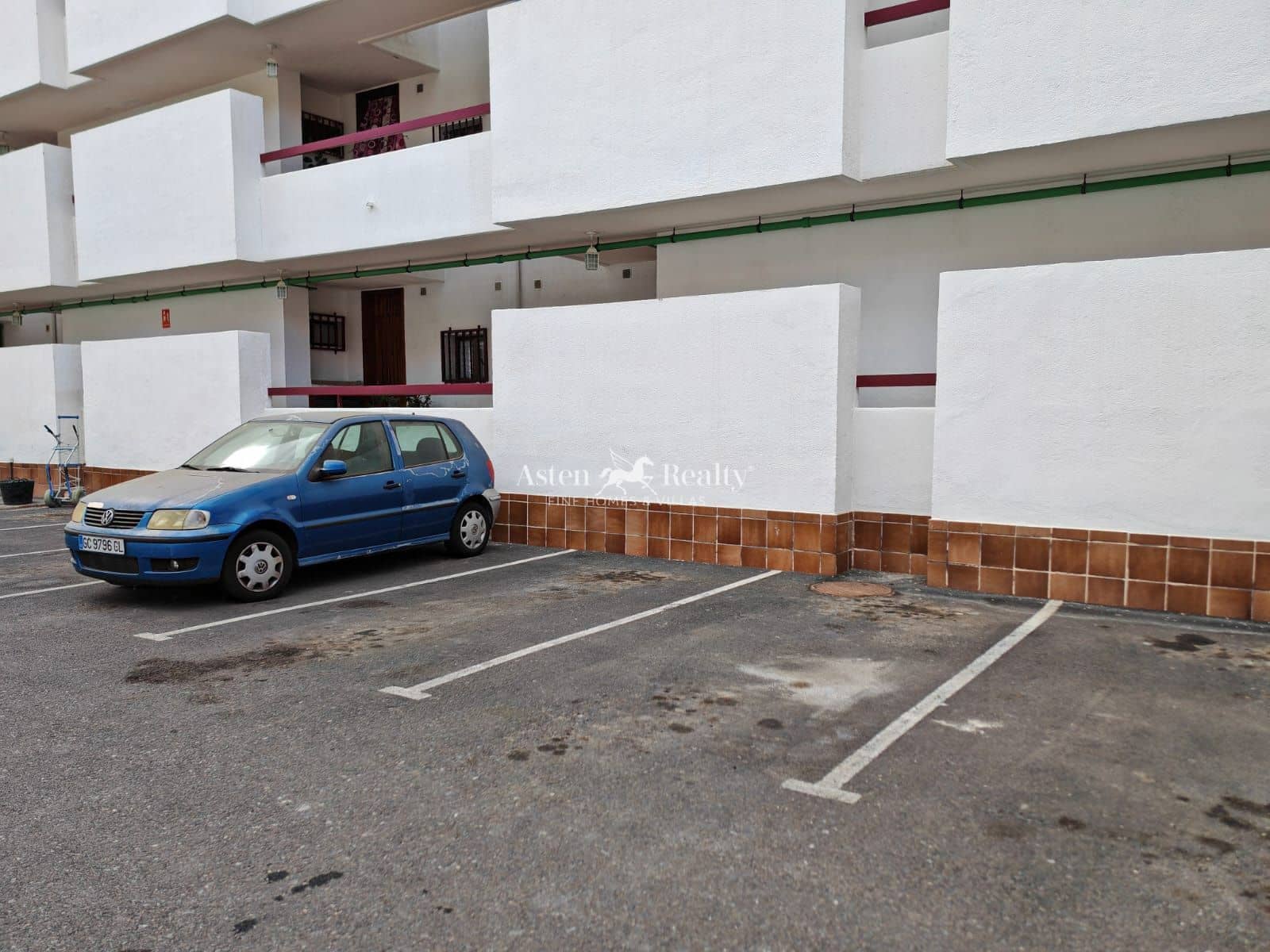 2 slaapkamer Flat te koop in Los Cristianos met garage - € 375.000 (Ref: 9301997)