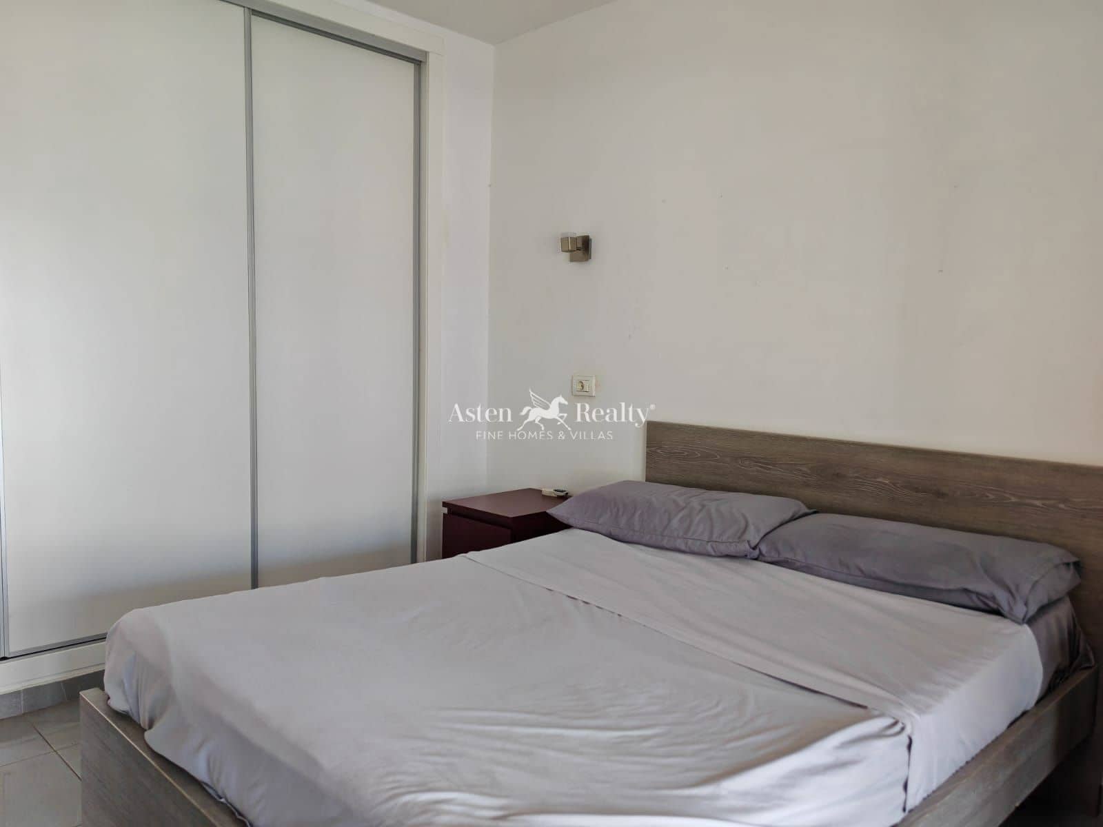 2 slaapkamer Flat te koop in Los Cristianos met garage - € 375.000 (Ref: 9301997)