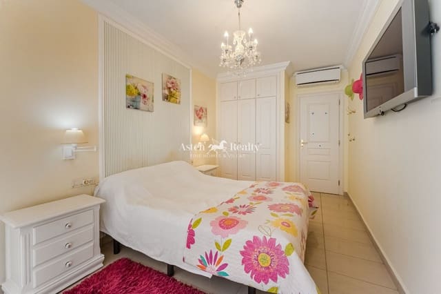 1 soveværelse Lejlighed til salg i Playa del Duque, Adeje med swimmingpool garage - € 459.000 (Ref: 9301998)