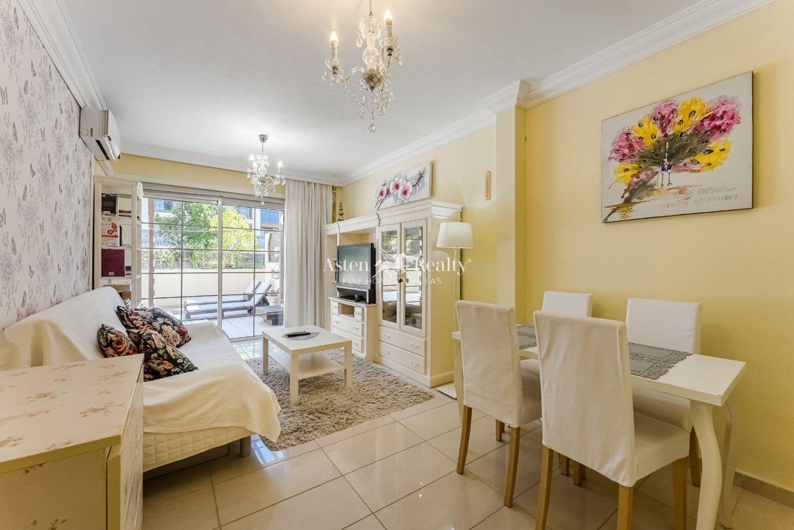 1 soverom Leilighet til salgs i Playa del Duque med svømmebasseng garasje - € 459 000 (Ref: 9301998)