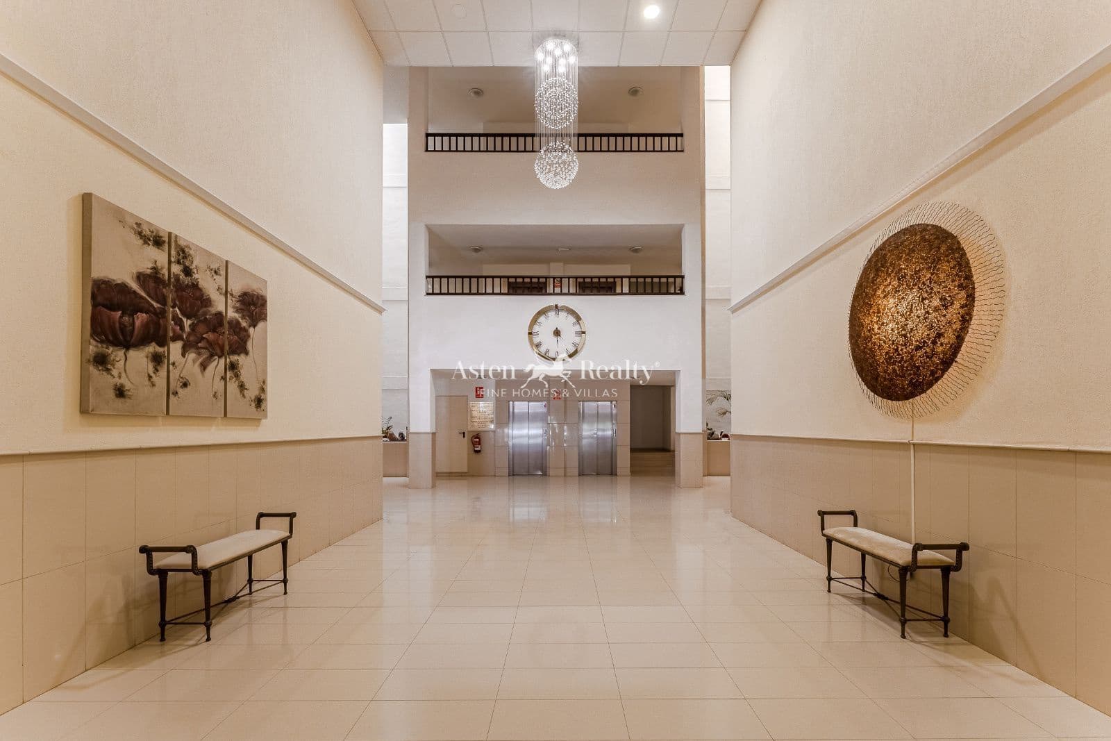 1 soverom Leilighet til salgs i Playa del Duque med svømmebasseng garasje - € 459 000 (Ref: 9301998)