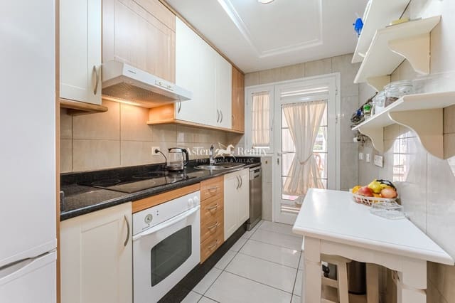 1 soveværelse Lejlighed til salg i Playa del Duque, Adeje med swimmingpool garage - € 459.000 (Ref: 9301998)