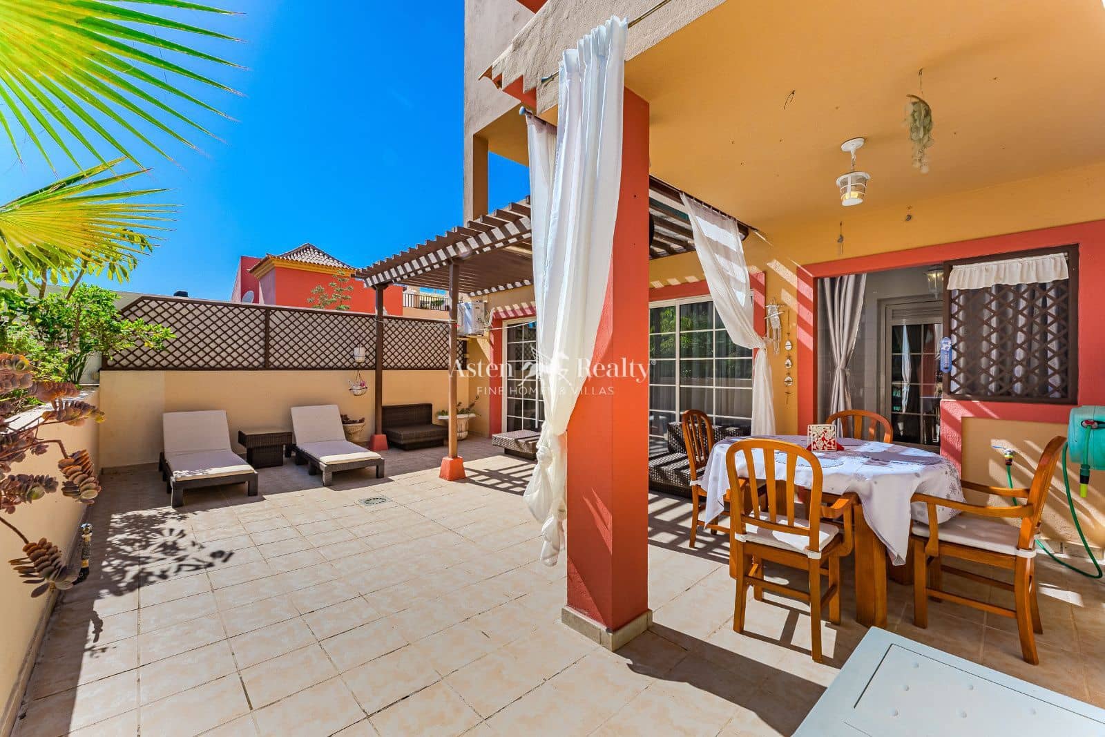 1 soverom Leilighet til salgs i Playa del Duque med svømmebasseng garasje - € 459 000 (Ref: 9301998)