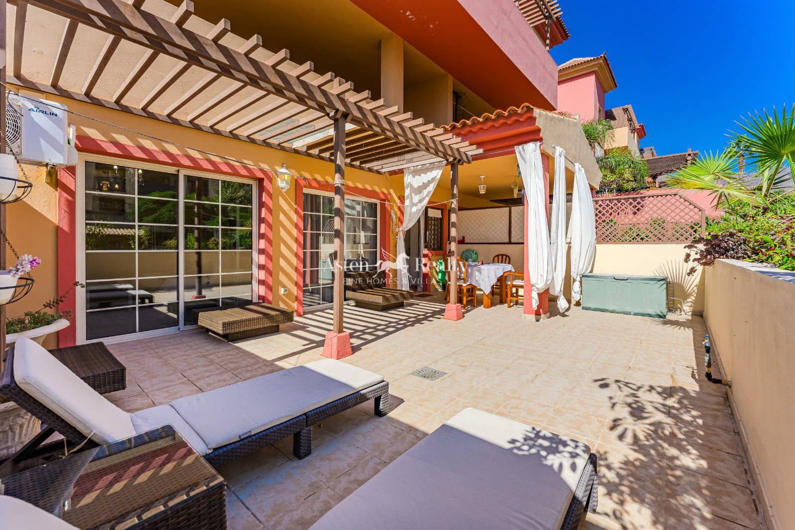 1 soverom Leilighet til salgs i Playa del Duque med svømmebasseng garasje - € 459 000 (Ref: 9301998)