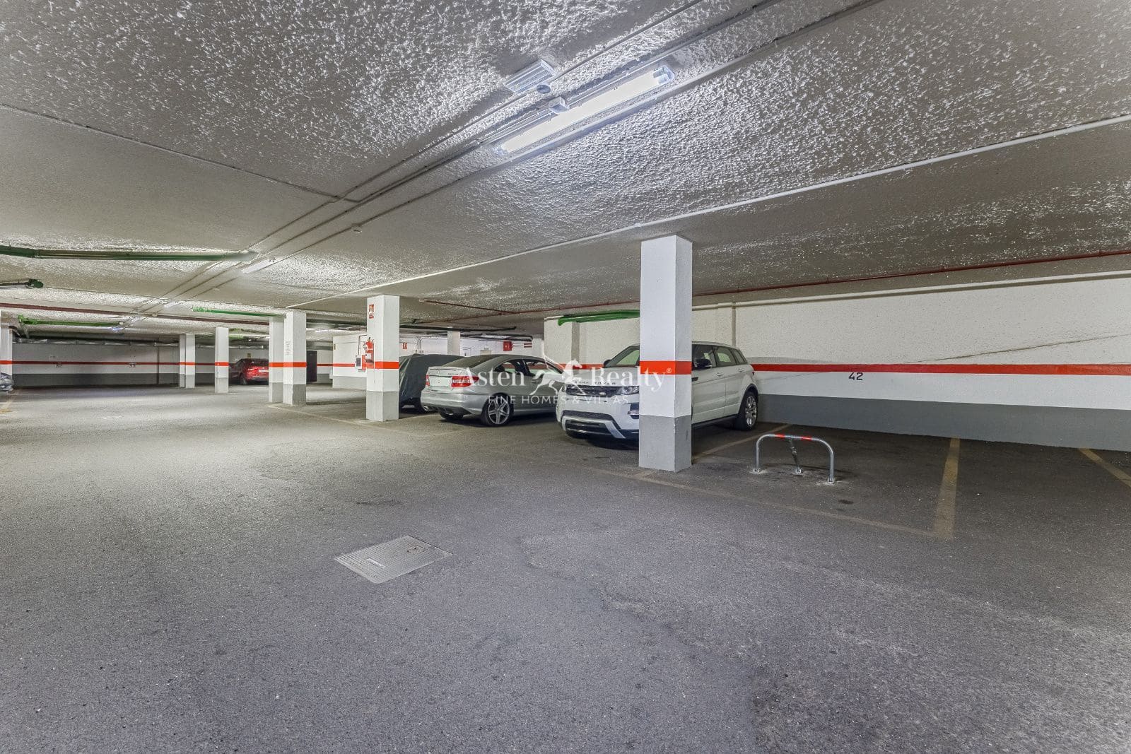 1 soverom Leilighet til salgs i Playa del Duque med svømmebasseng garasje - € 459 000 (Ref: 9301998)