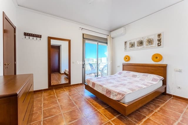 3 soveværelse Byhus til salg i El Medano, Granadilla de Abona med swimmingpool garage - € 475.000 (Ref: 9309211)