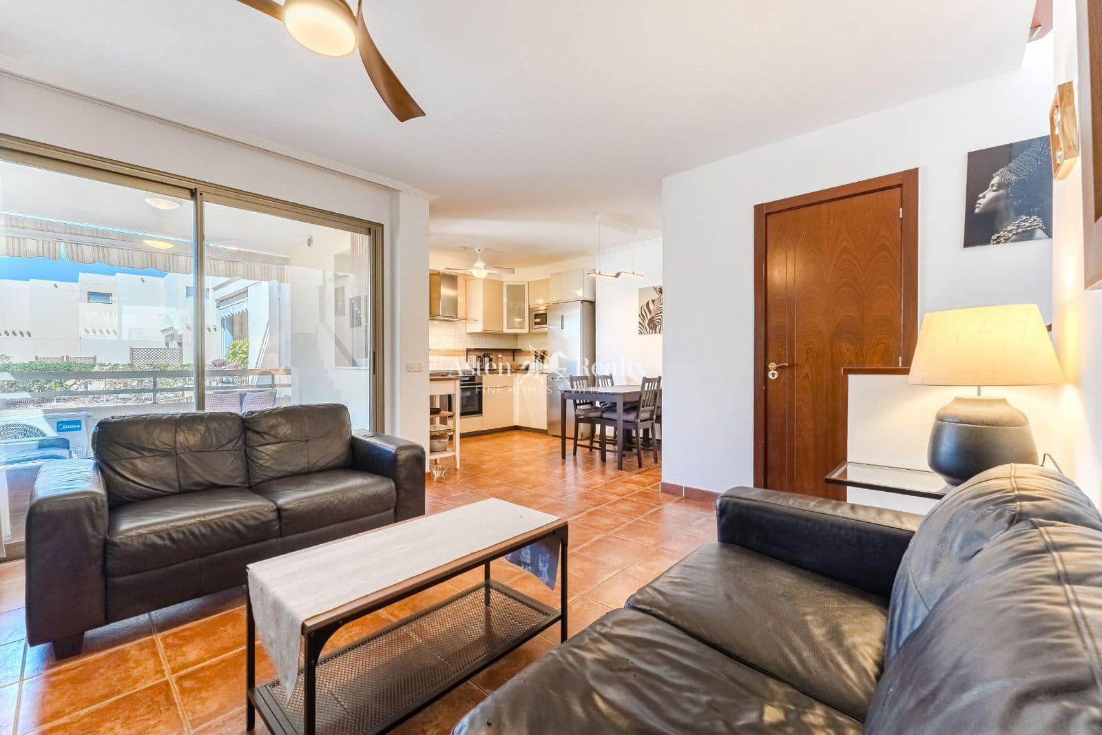 3 soveværelse Byhus til salg i El Medano med swimmingpool garage - € 475.000 (Ref: 9309211)