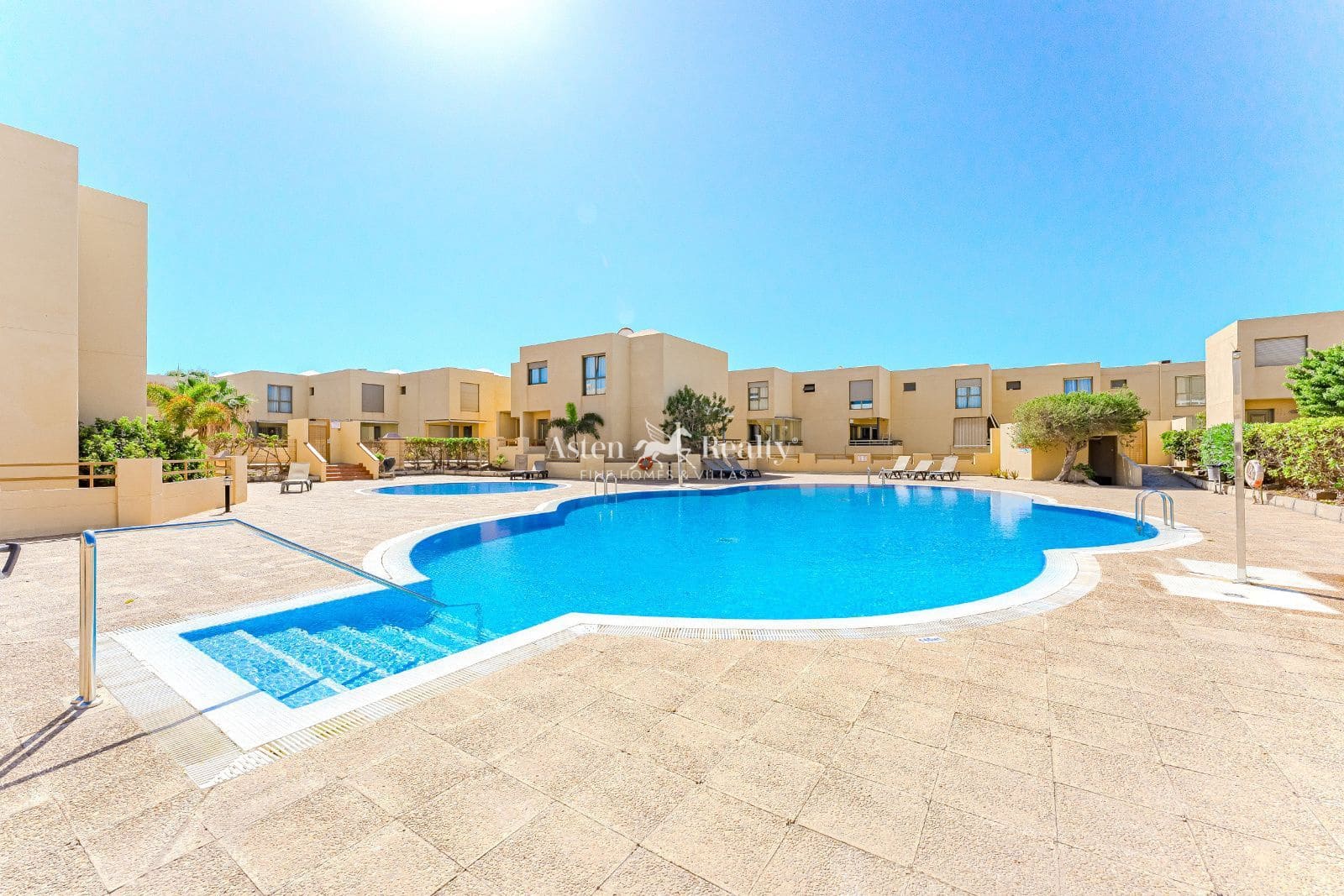 3 soveværelse Byhus til salg i El Medano med swimmingpool garage - € 475.000 (Ref: 9309211)