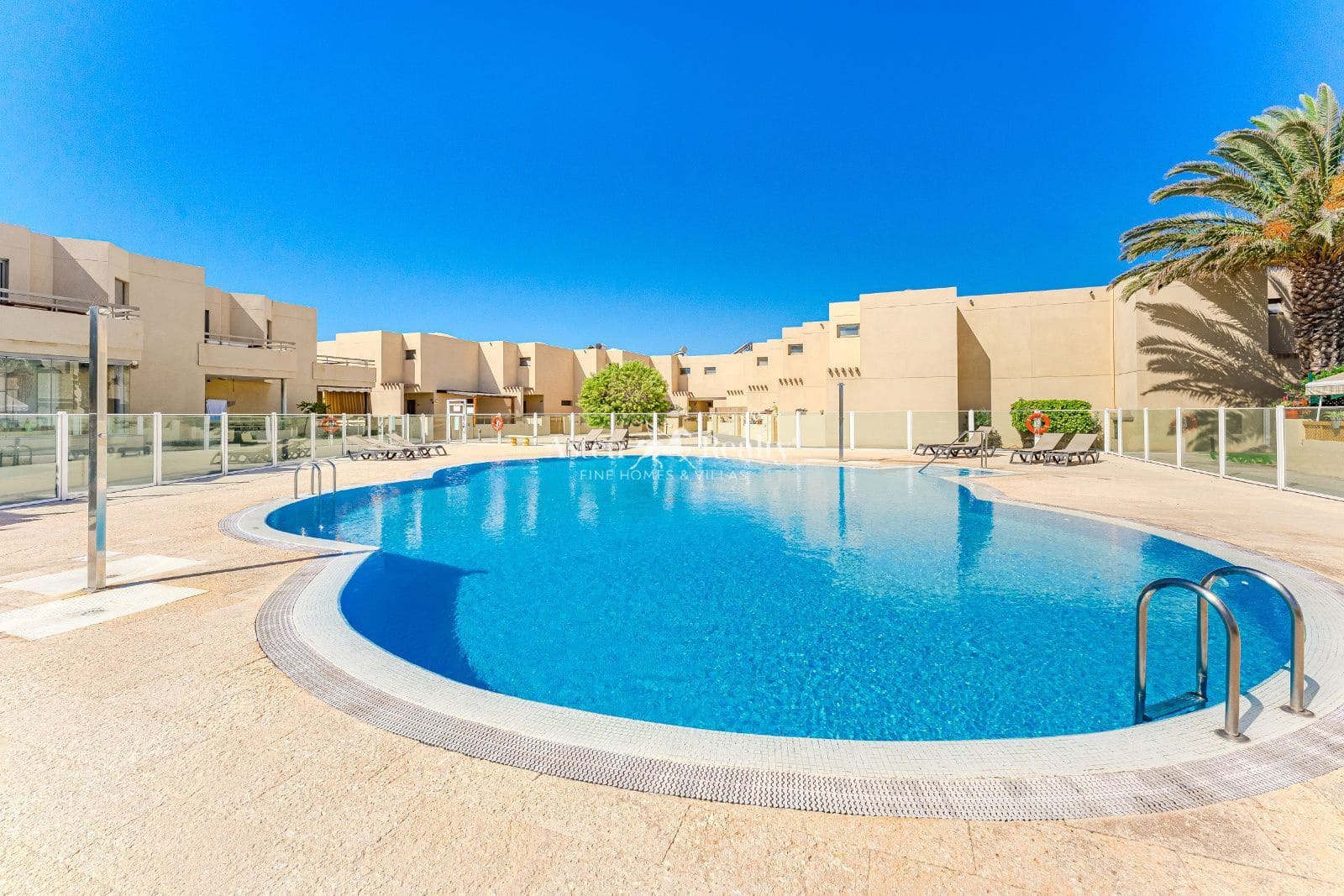 3 soveværelse Byhus til salg i El Medano med swimmingpool garage - € 475.000 (Ref: 9309211)