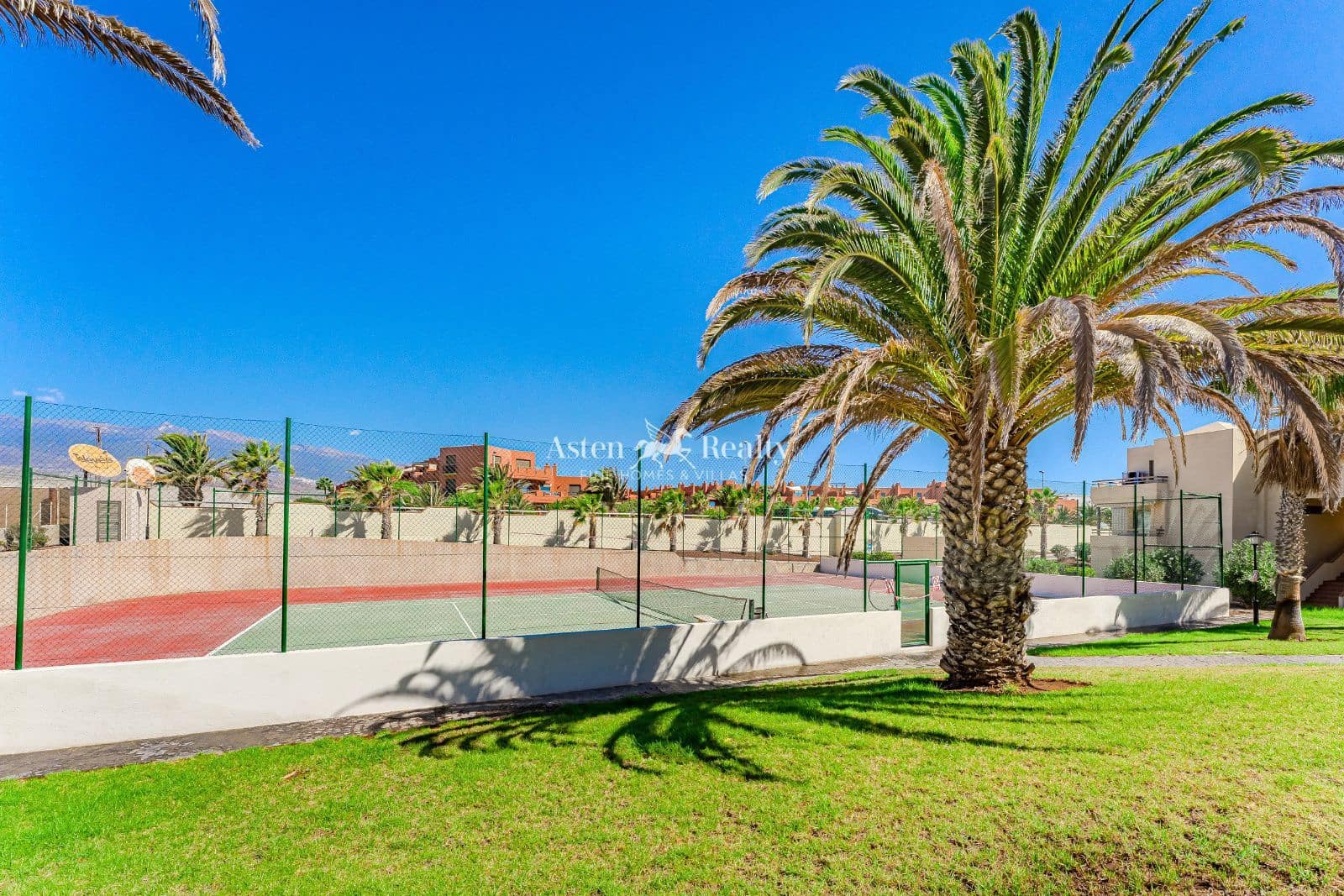 3 soveværelse Byhus til salg i El Medano med swimmingpool garage - € 475.000 (Ref: 9309211)