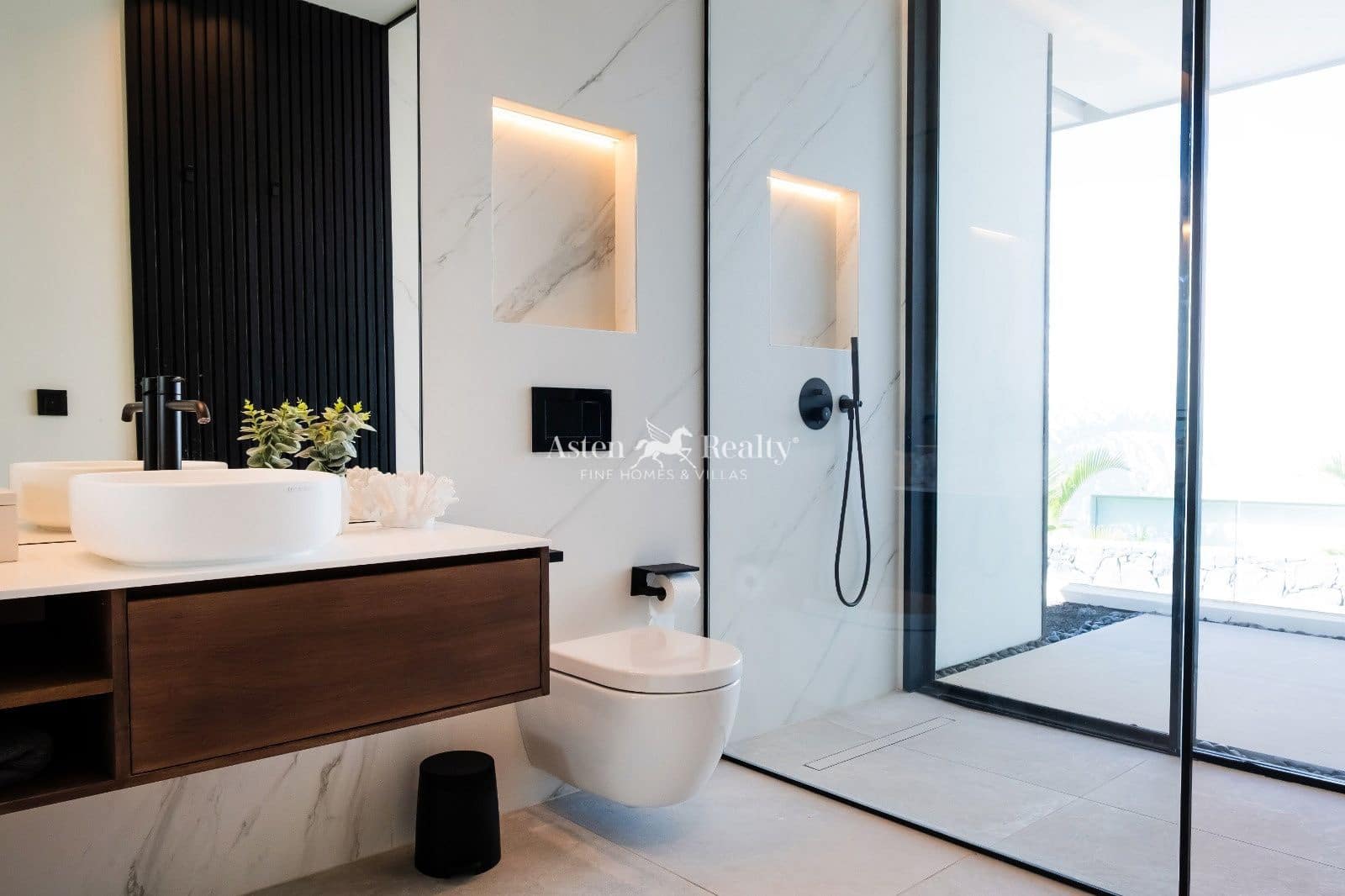 4 chambre Maison de Ville à vendre à Guia de Isora avec piscine garage - 4 290 000 € (Ref: 9309295)