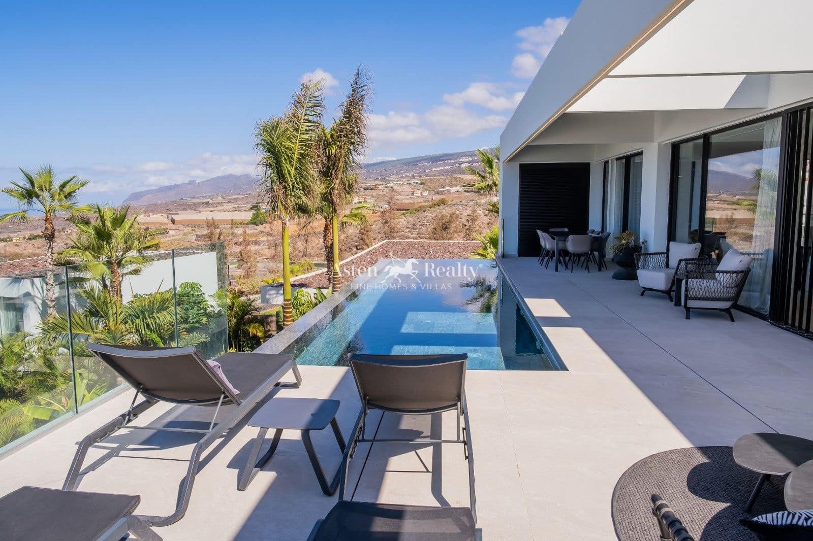 4 chambre Maison de Ville à vendre à Guia de Isora avec piscine garage - 4 290 000 € (Ref: 9309295)