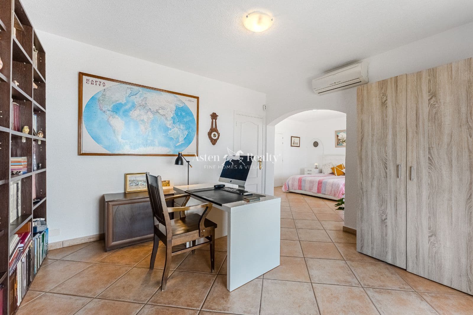 5 slaapkamer Villa te koop in Piedra Hincada met garage - € 977.000 (Ref: 9309369)