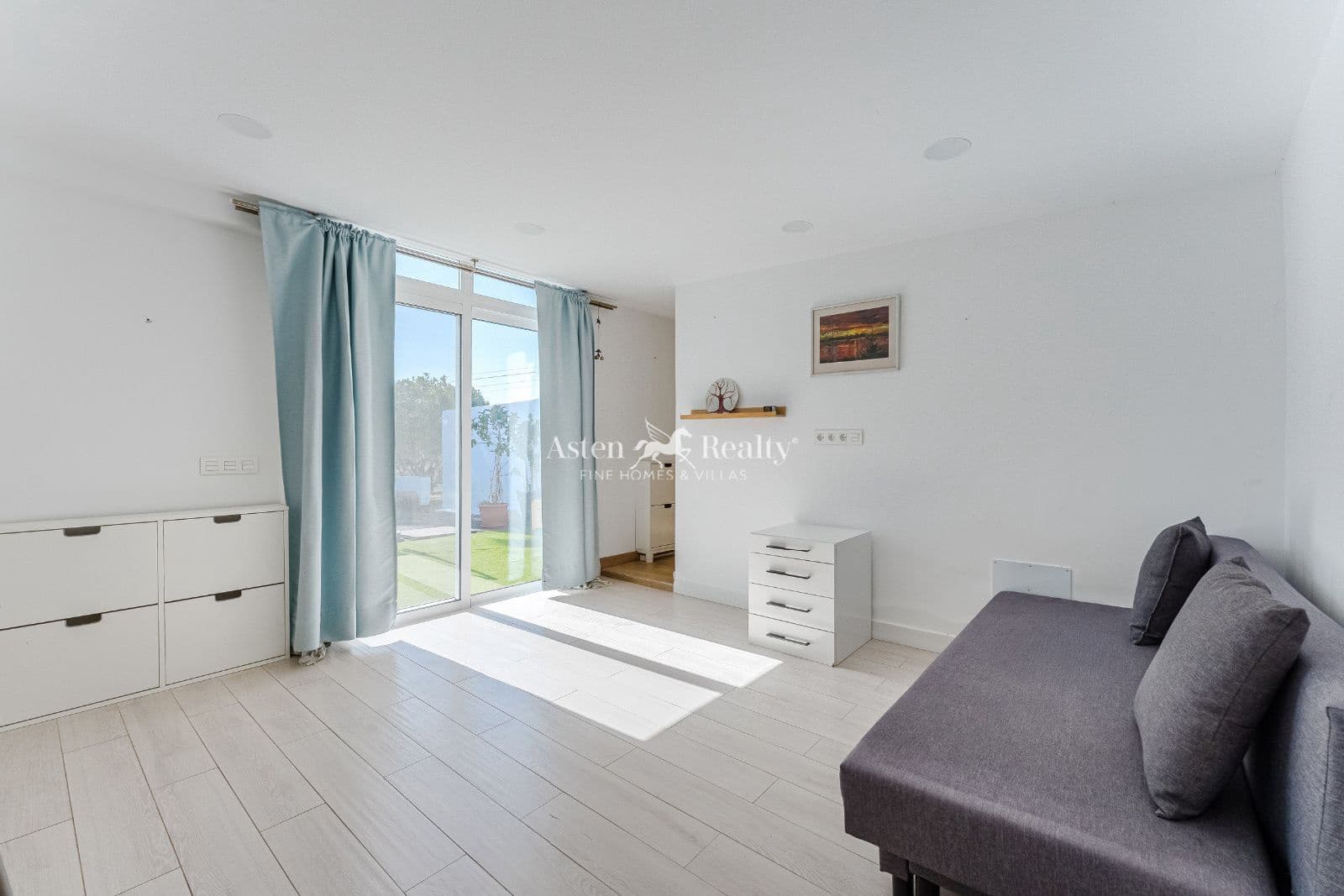 5 slaapkamer Villa te koop in Piedra Hincada met garage - € 977.000 (Ref: 9309369)