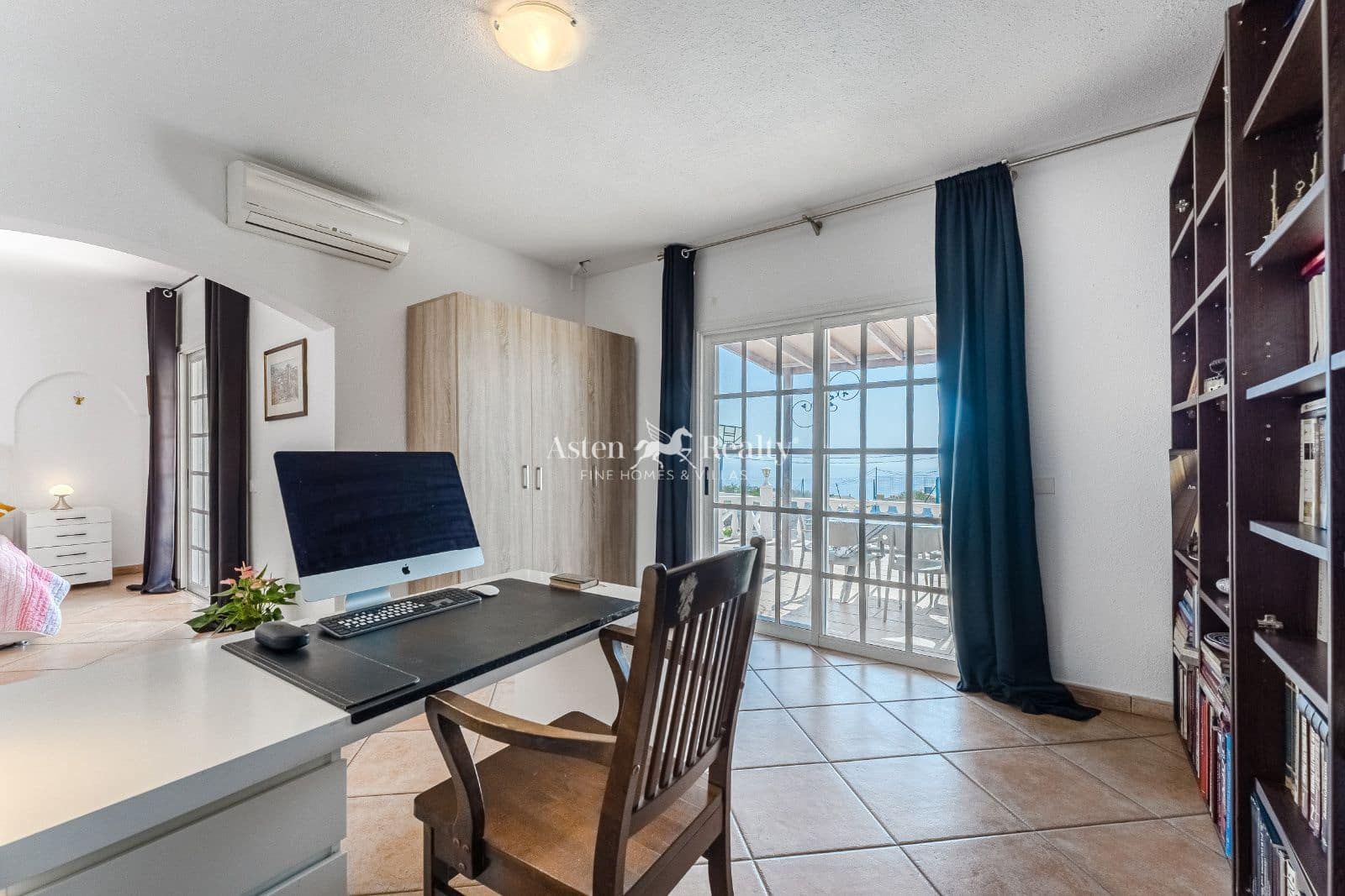 5 slaapkamer Villa te koop in Piedra Hincada met garage - € 977.000 (Ref: 9309369)