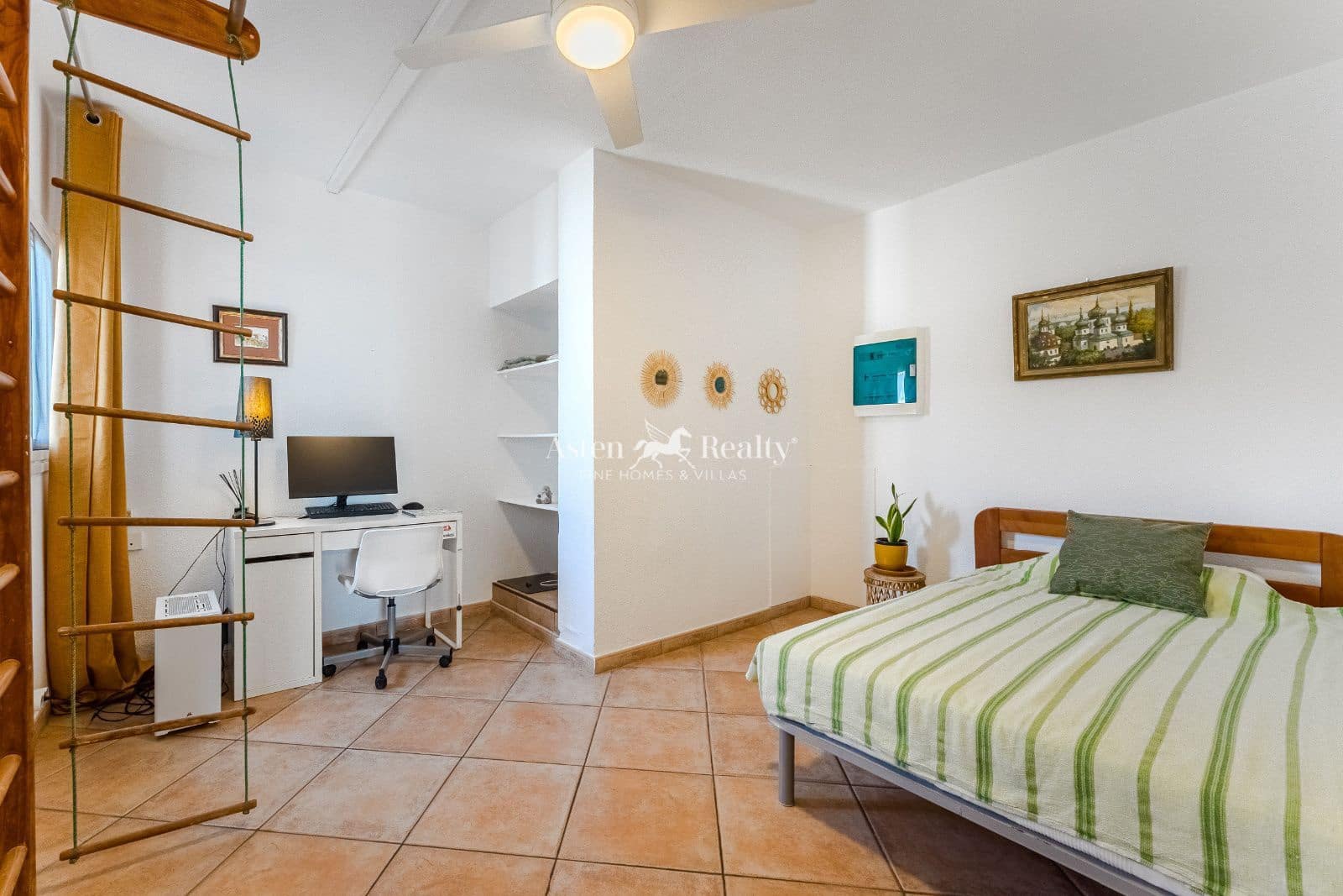 5 slaapkamer Villa te koop in Piedra Hincada met garage - € 977.000 (Ref: 9309369)