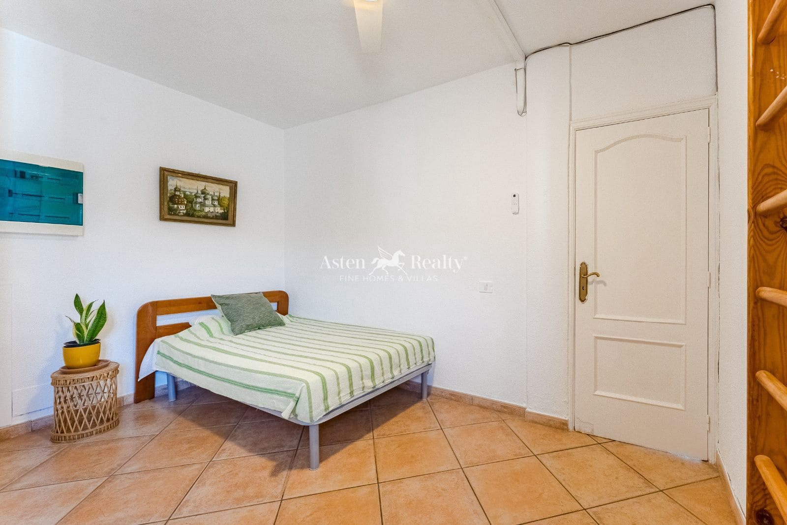 5 slaapkamer Villa te koop in Piedra Hincada met garage - € 977.000 (Ref: 9309369)