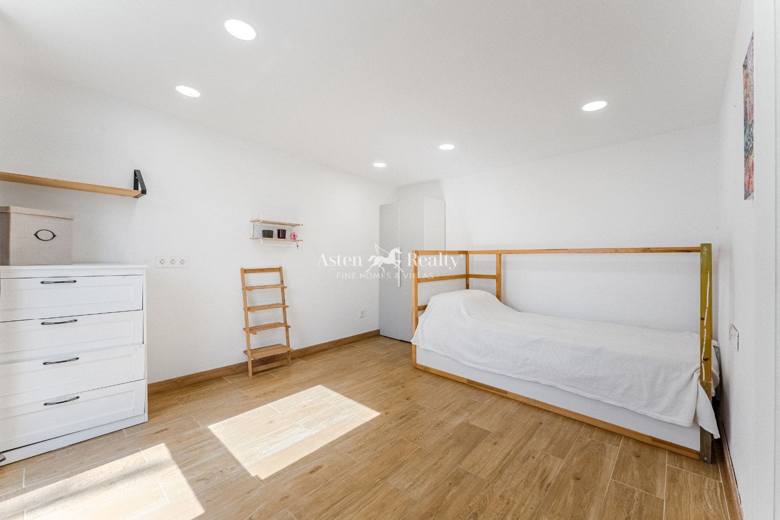 5 slaapkamer Villa te koop in Piedra Hincada met garage - € 977.000 (Ref: 9309369)