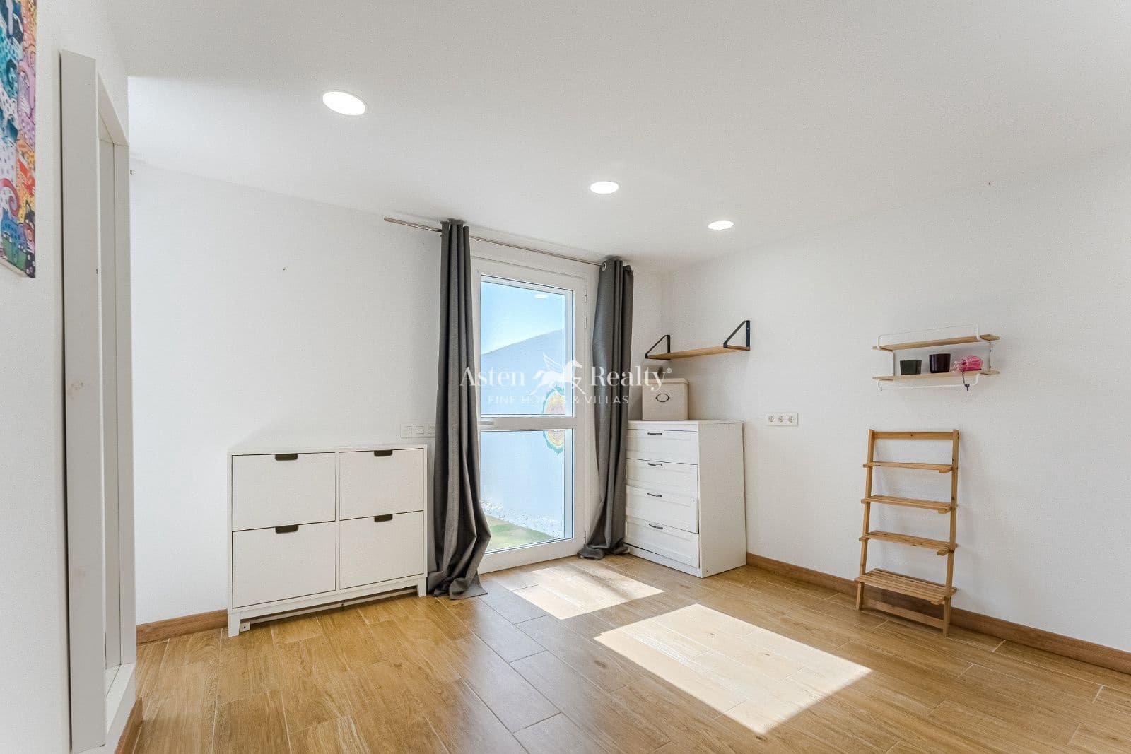 5 slaapkamer Villa te koop in Piedra Hincada met garage - € 977.000 (Ref: 9309369)