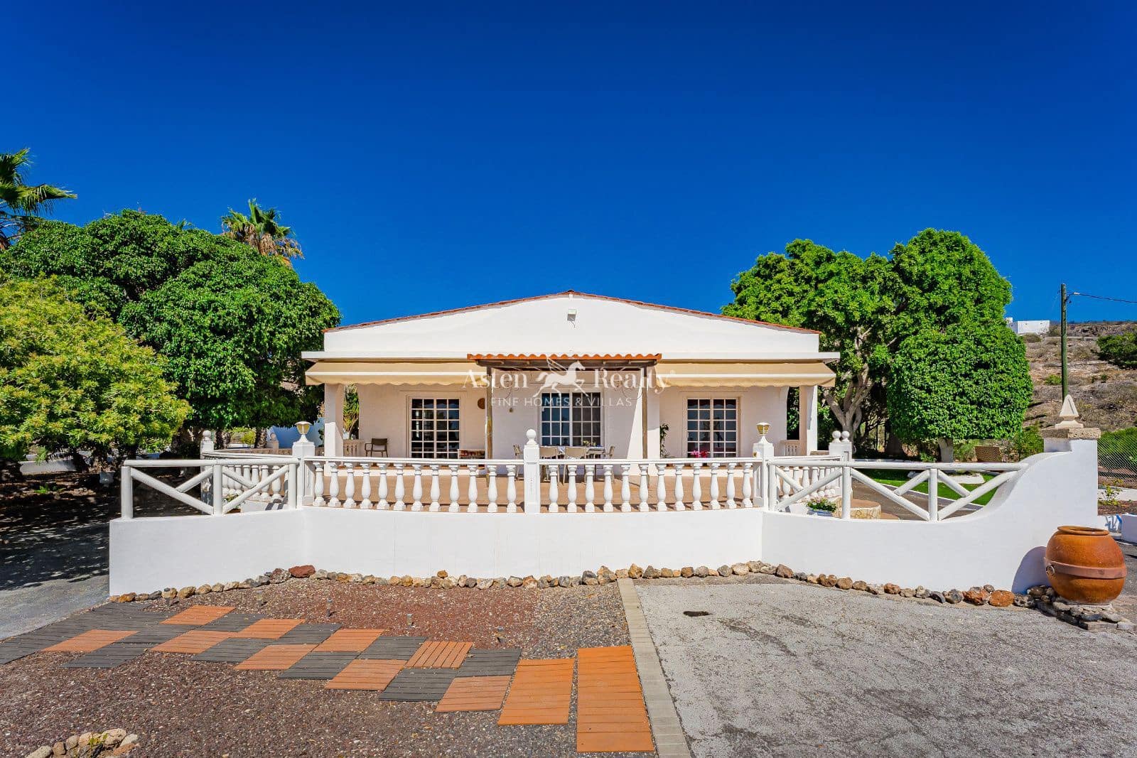 5 slaapkamer Villa te koop in Piedra Hincada met garage - € 977.000 (Ref: 9309369)