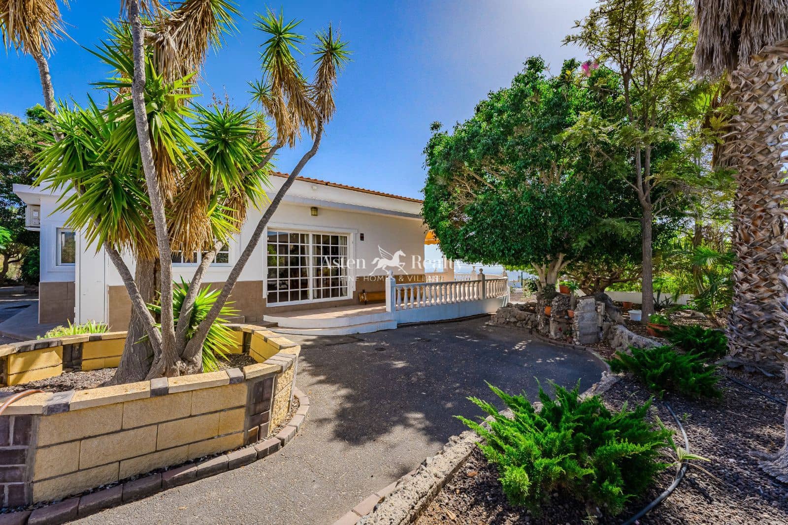 5 slaapkamer Villa te koop in Piedra Hincada met garage - € 977.000 (Ref: 9309369)