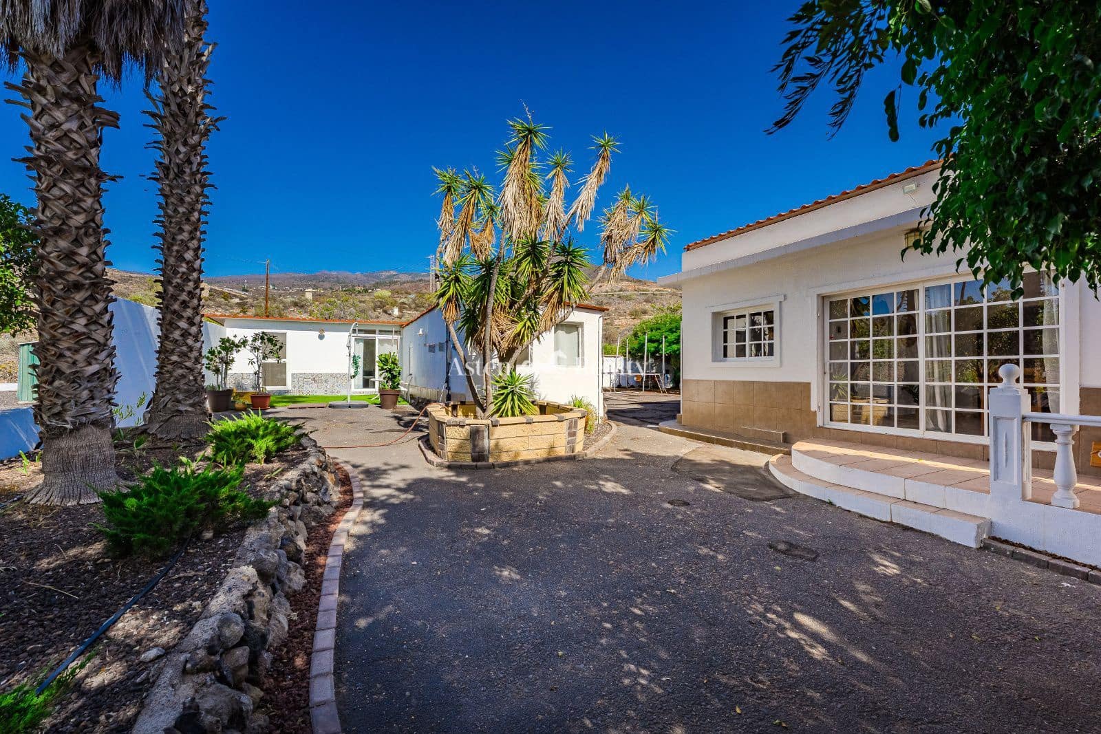 5 slaapkamer Villa te koop in Piedra Hincada met garage - € 977.000 (Ref: 9309369)