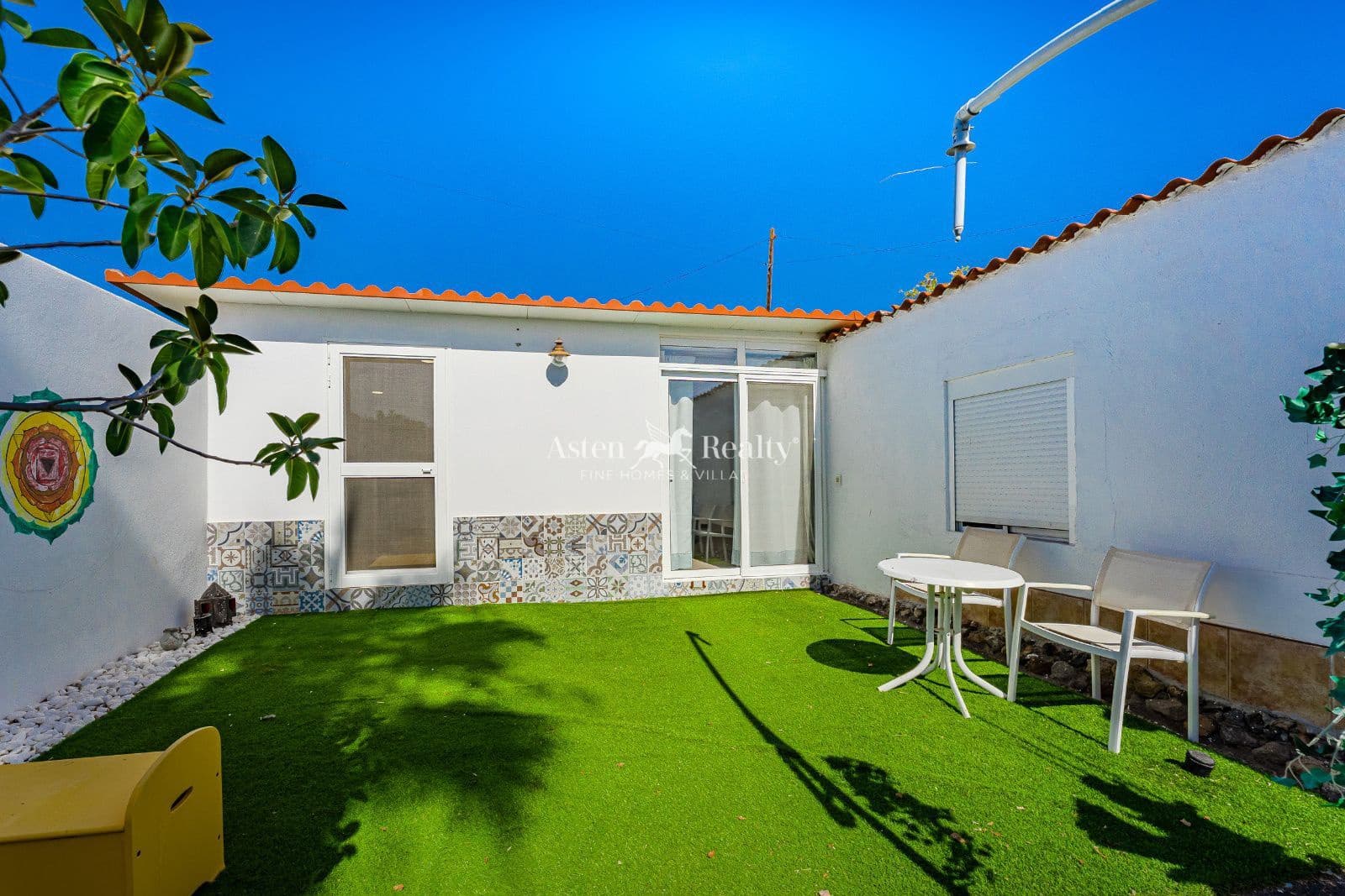 5 slaapkamer Villa te koop in Piedra Hincada met garage - € 977.000 (Ref: 9309369)