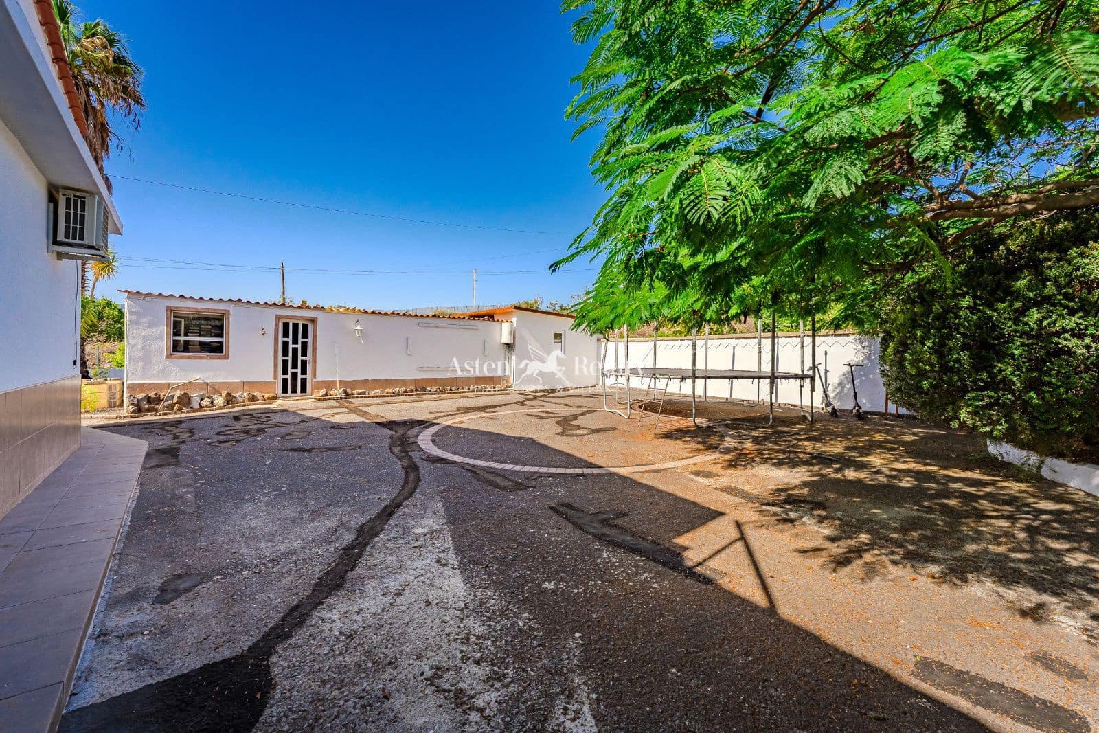 5 slaapkamer Villa te koop in Piedra Hincada met garage - € 977.000 (Ref: 9309369)