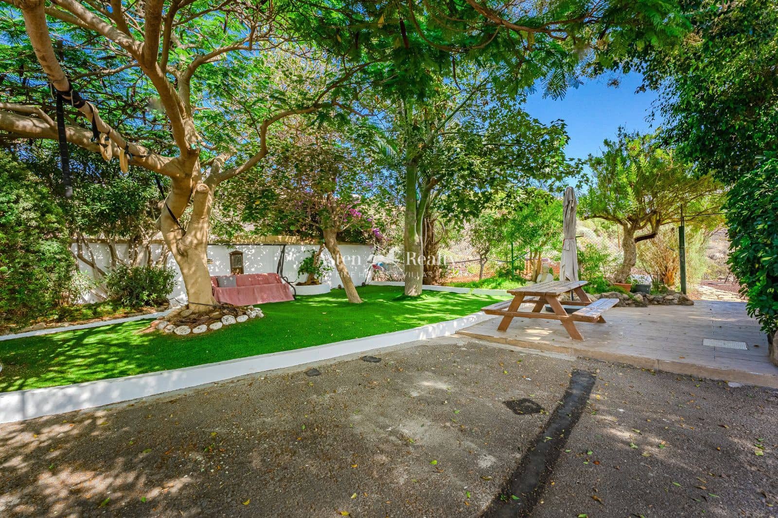 5 slaapkamer Villa te koop in Piedra Hincada met garage - € 977.000 (Ref: 9309369)