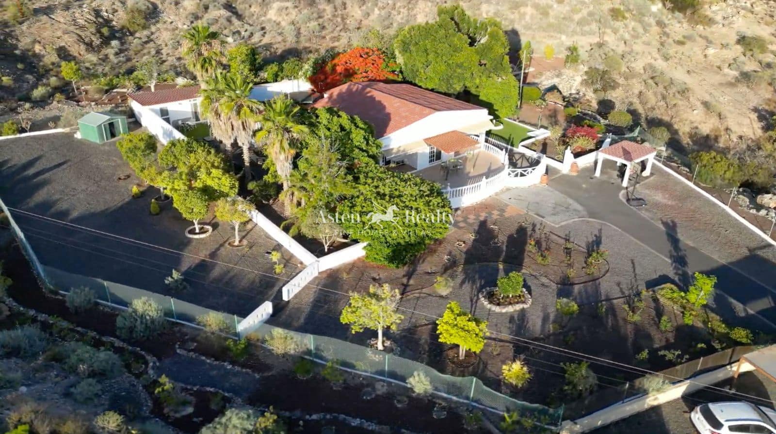 5 slaapkamer Villa te koop in Piedra Hincada met garage - € 977.000 (Ref: 9309369)