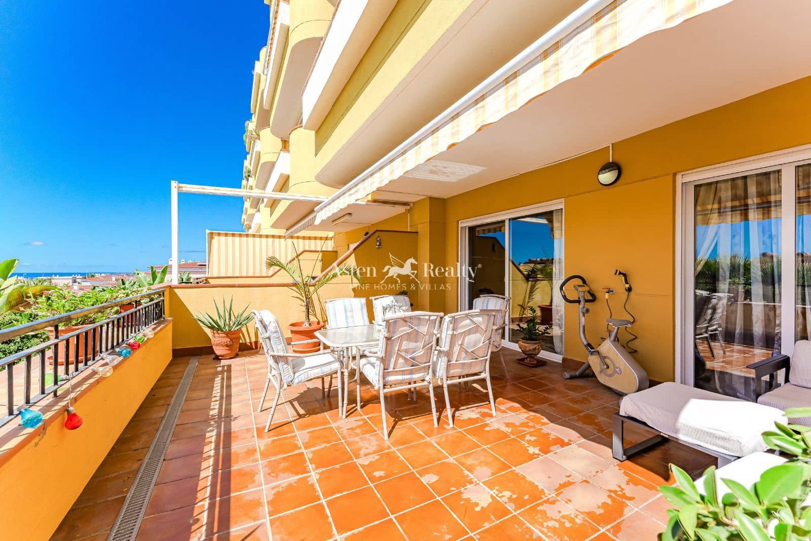 2 slaapkamer Flat te koop in Puerto Santiago met zwembad garage - € 435.000 (Ref: 9318137)