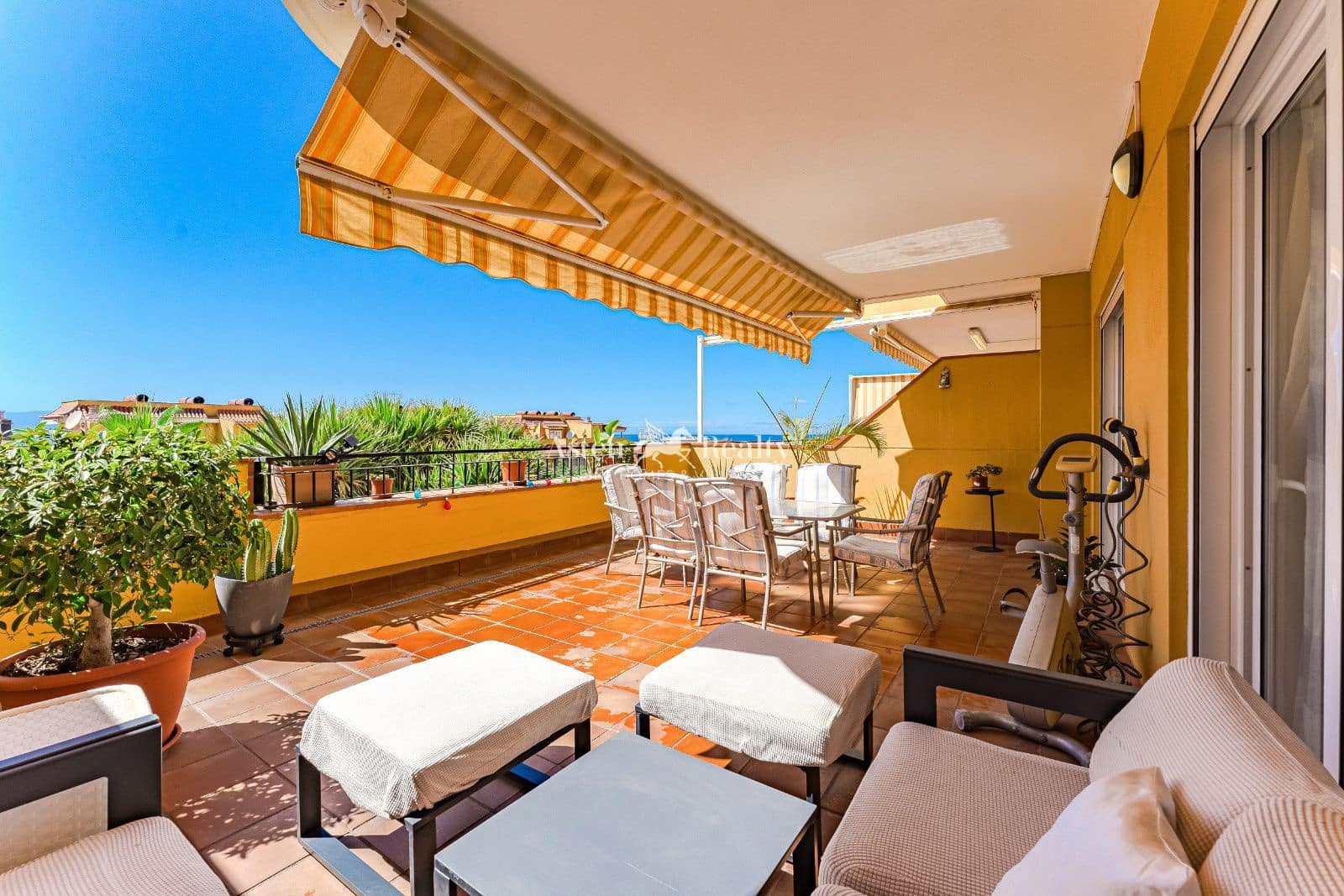 2 slaapkamer Flat te koop in Puerto Santiago met zwembad garage - € 435.000 (Ref: 9318137)