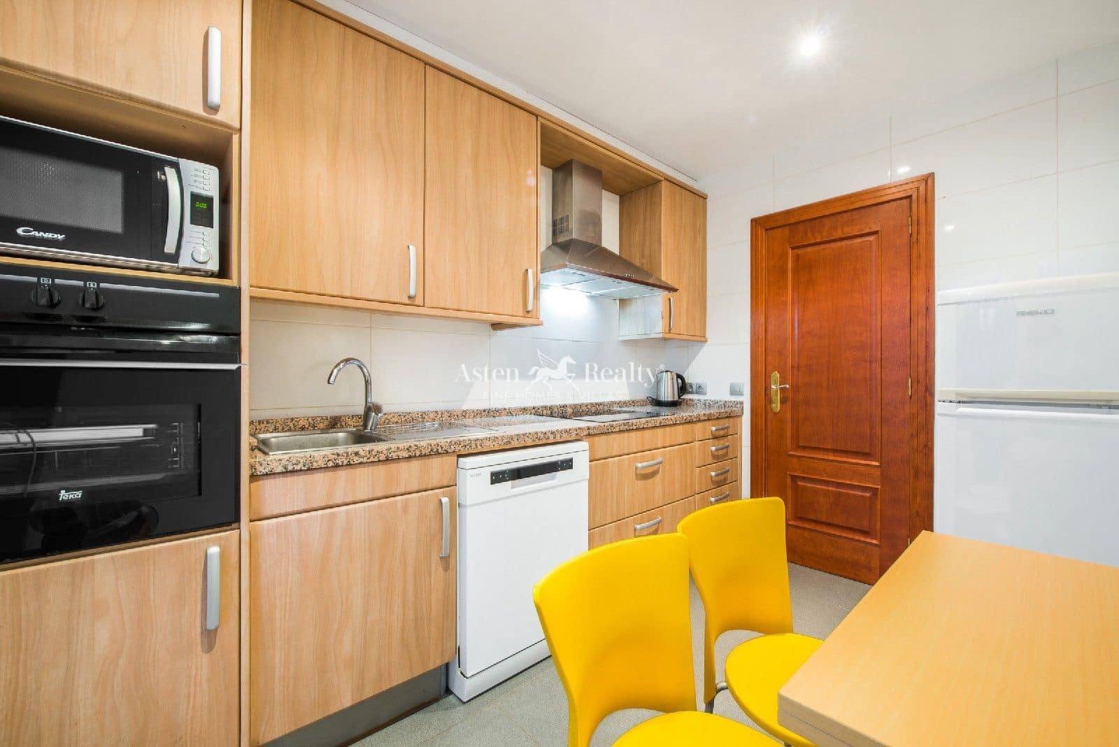 2 slaapkamer Flat te koop in Puerto Santiago met zwembad garage - € 425.000 (Ref: 9325277)