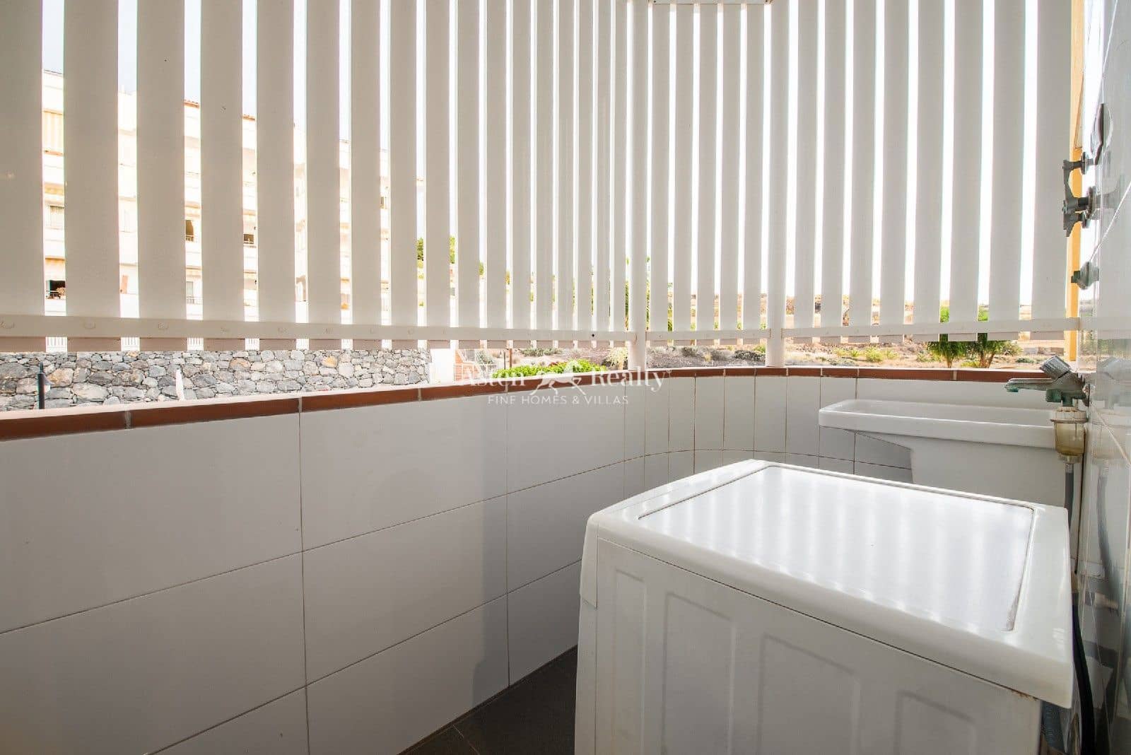 2 slaapkamer Flat te koop in Puerto Santiago met zwembad garage - € 425.000 (Ref: 9325277)