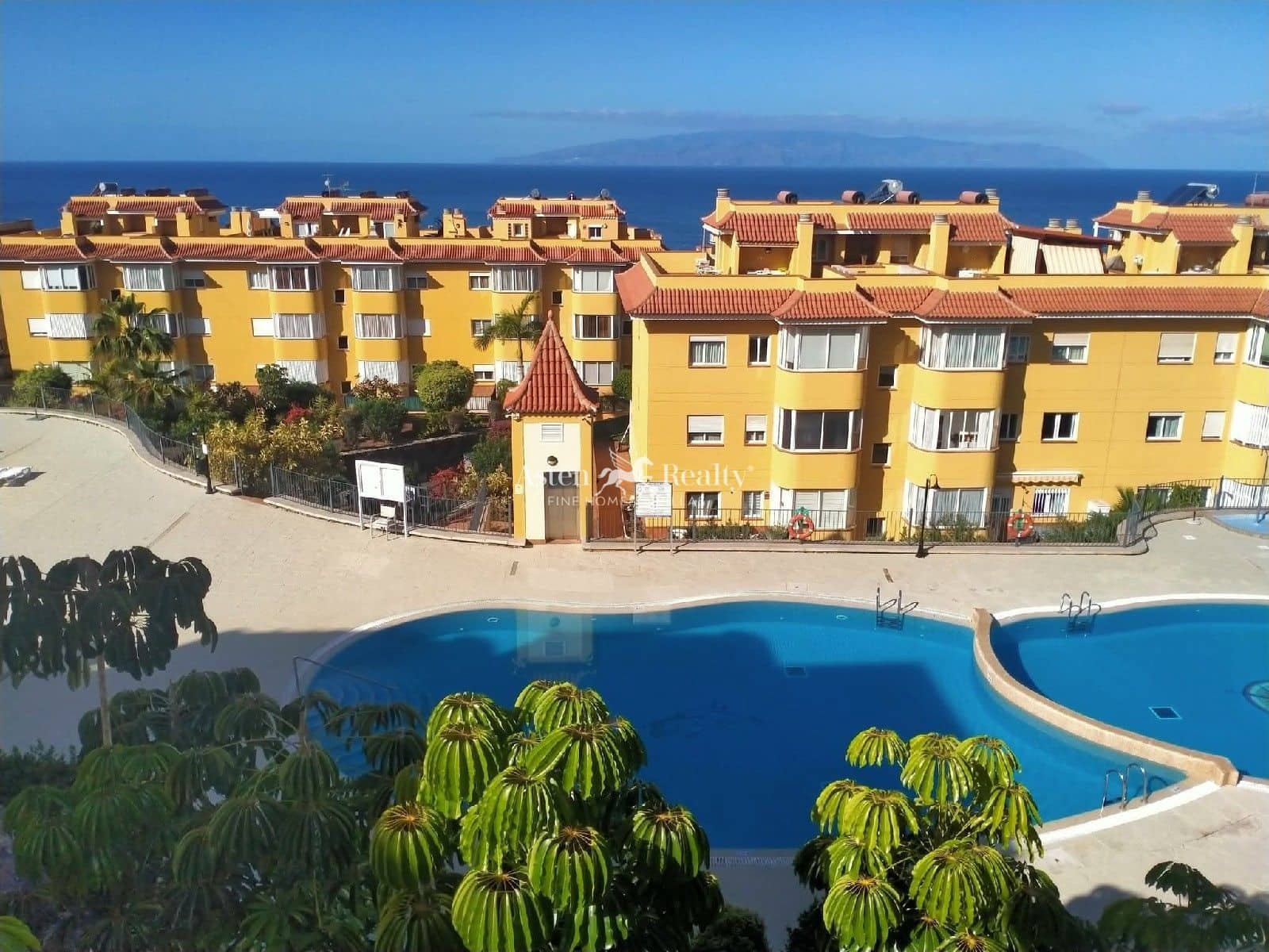 2 slaapkamer Flat te koop in Puerto Santiago met zwembad garage - € 425.000 (Ref: 9325277)